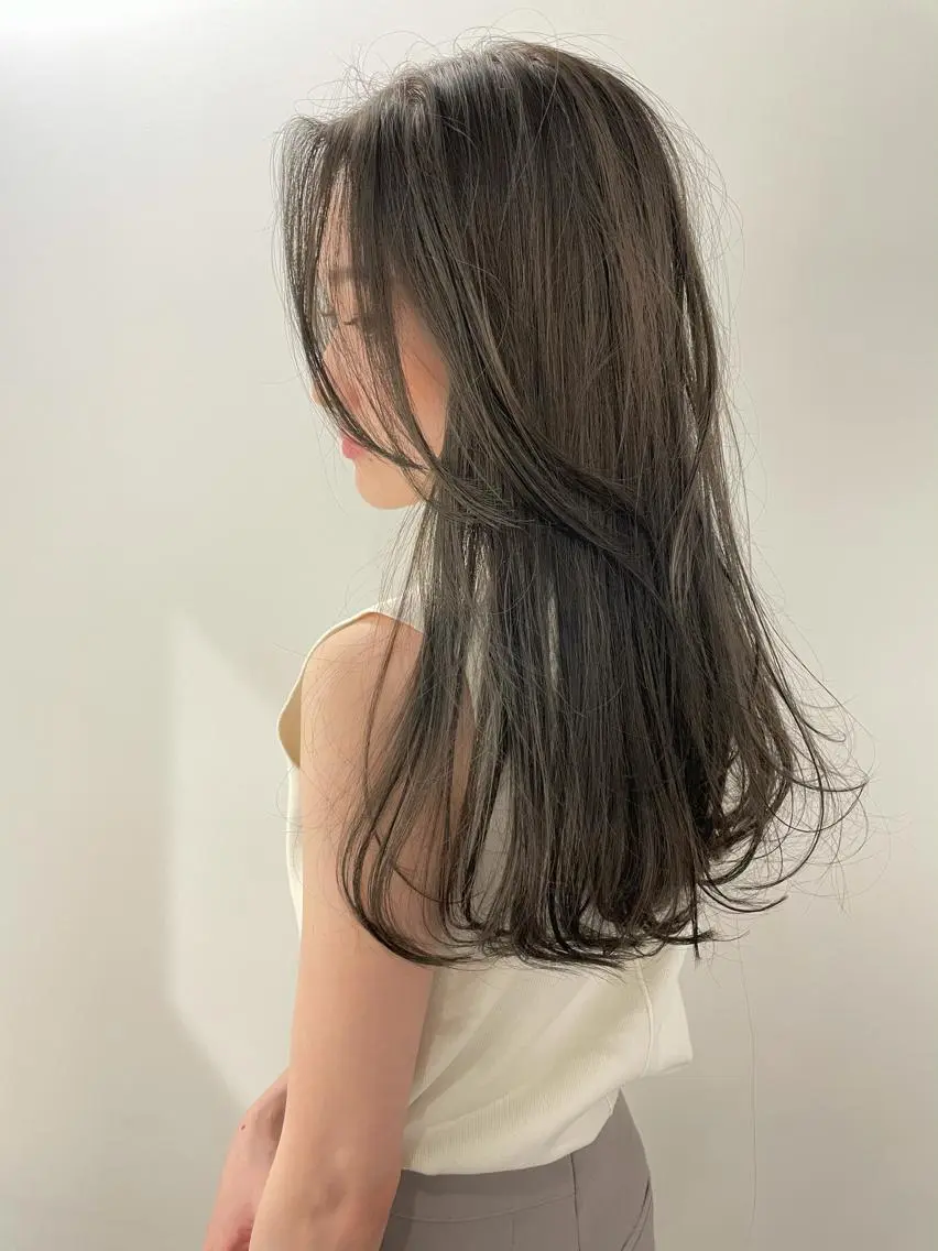 セミロング カラー グレージュ オリーブグレージュ オリーブグレー カット ヘアカラー トリートメント 透明感カラー* レイヤー/清水大地のヘアスタイル
