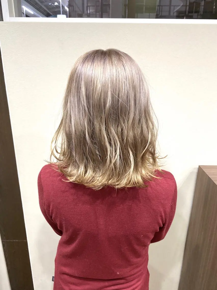 ミディアム カラー ブリーチ 東條 克義のヘアスタイル
