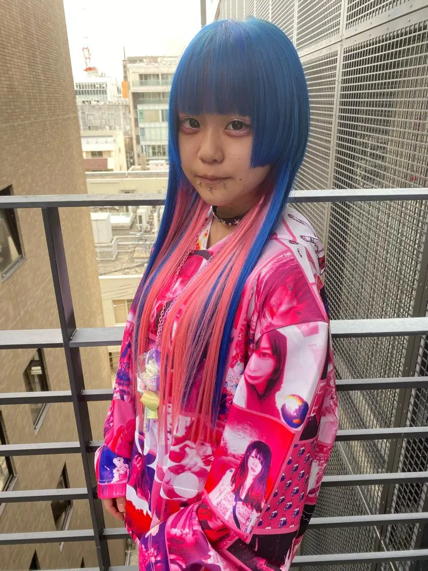 セミロング カラー ヘアアレンジ ブルーカラー ピンクカラー 東 寛道のヘアスタイル