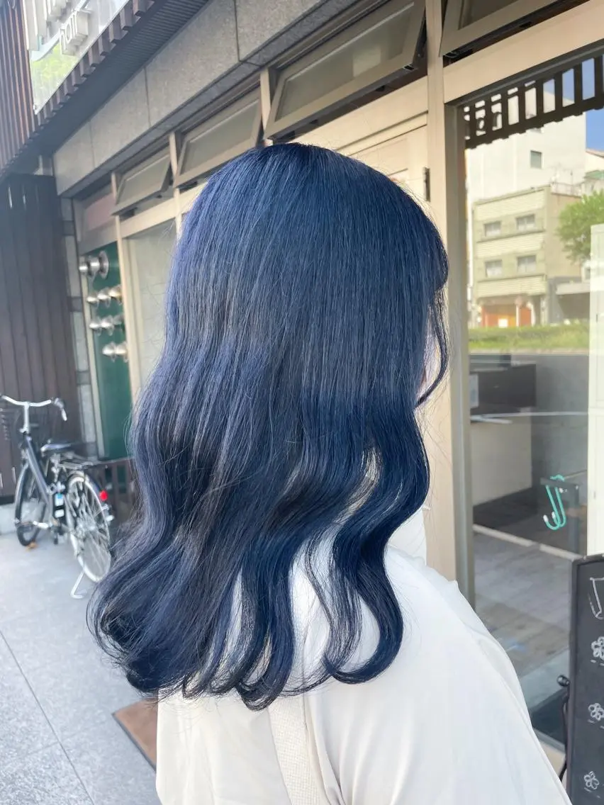 セミロング カラー 黒髪 ブルーカラー ブルーブラック 透明感カラー ネイビーカラー ヘアカラー トリートメント イワタ マハ/ minim hairのヘアスタイル