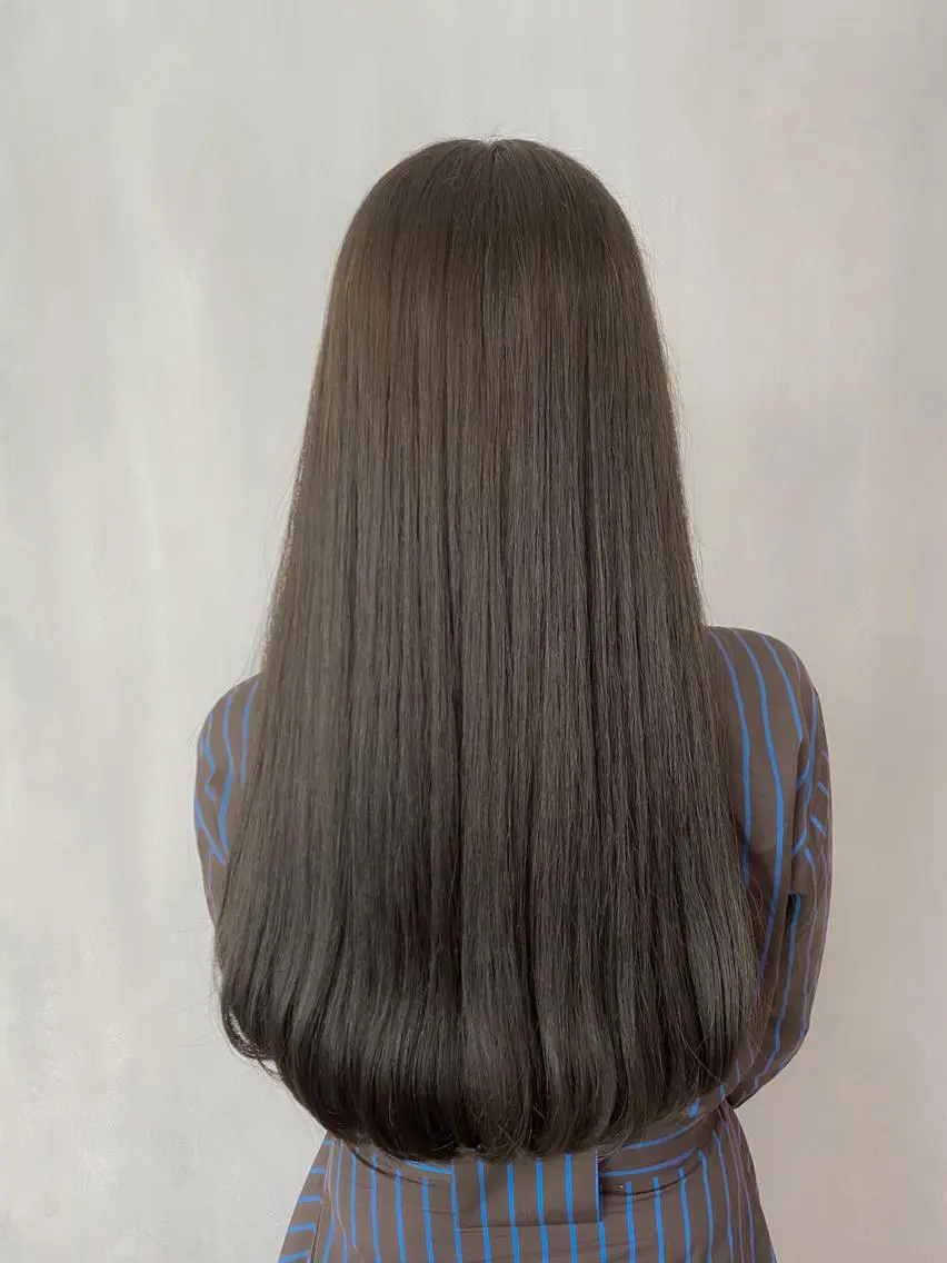 ロング カラー グレージュ イルミナカラー ヘアカラー トリートメント TAI透明カラー 柔らかい縮毛矯正のヘアスタイル