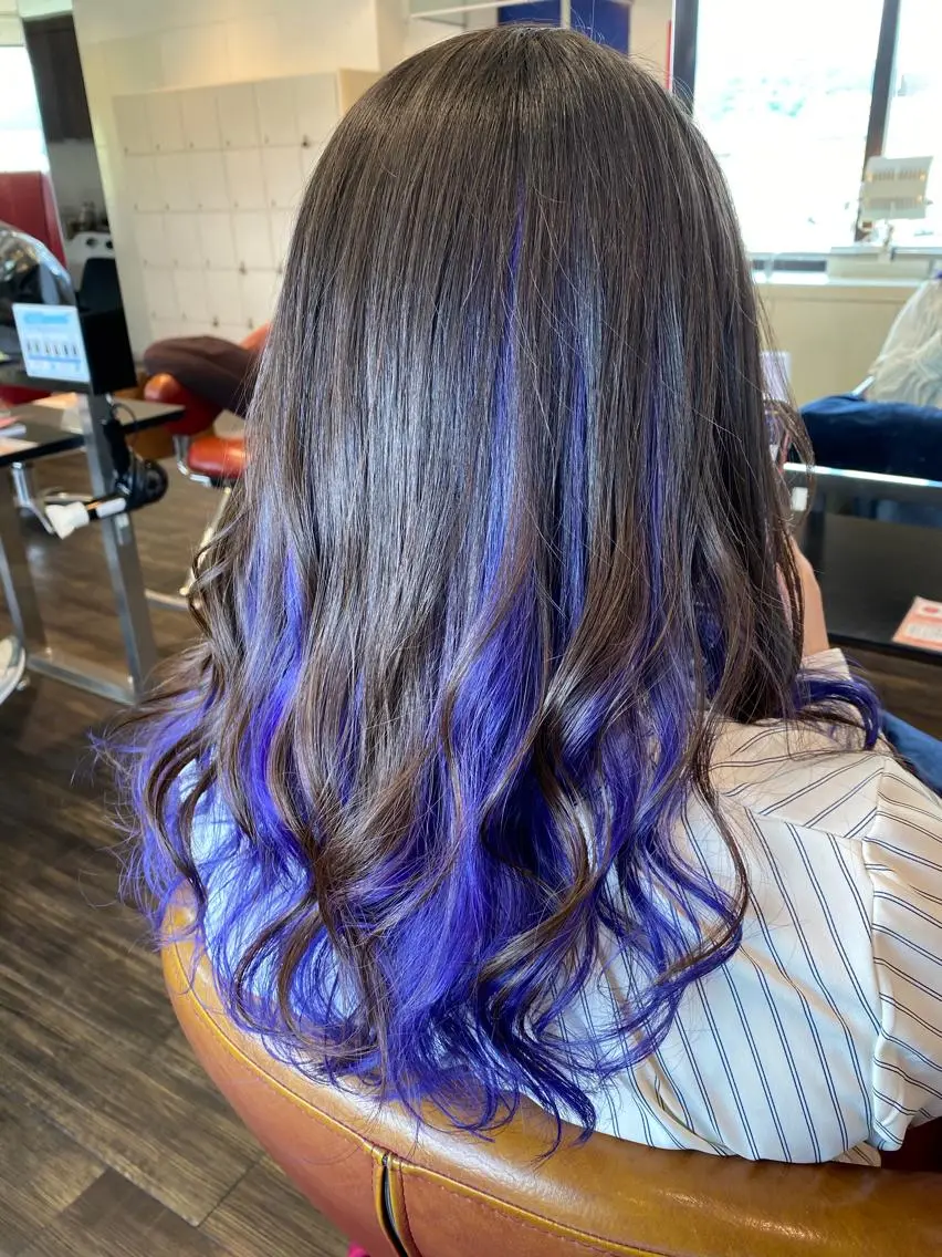 ミディアム カラー パープルカラー カット ヘアカラー トリートメント 西本 夏美のヘアスタイル