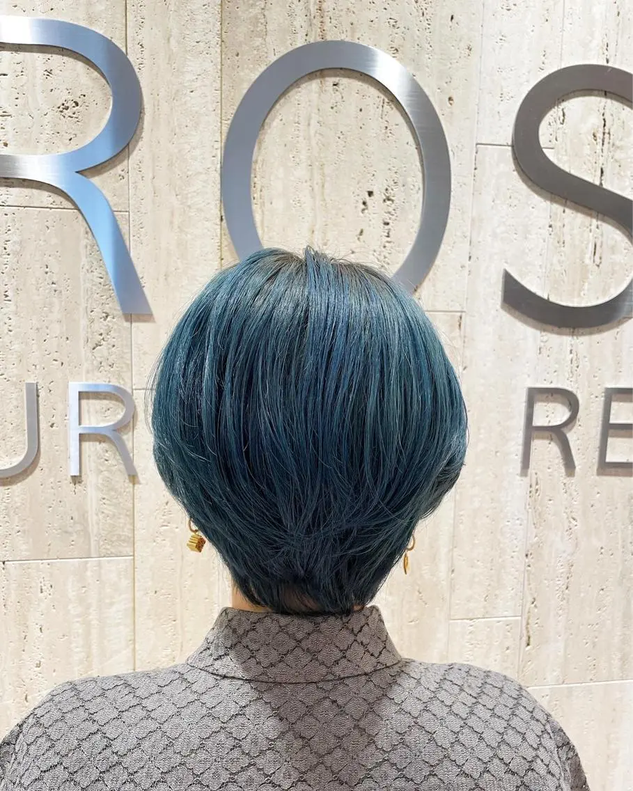 ショート カラー ブルーカラー カット ヘアカラー トリートメント 高橋 芽衣のヘアスタイル