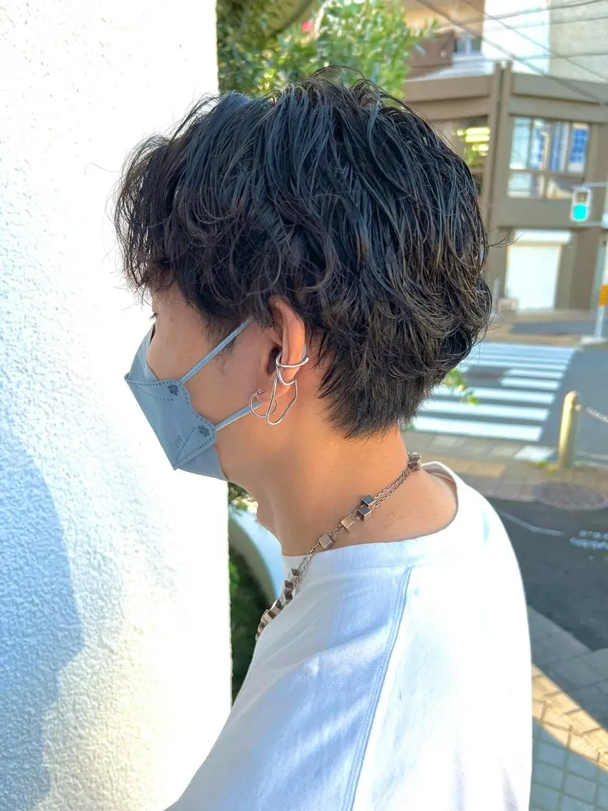 ショート パーマ ヘアアレンジ メンズ センターパート メンズパーマ ツイストスパイラルパーマ 波巻きパーマ スパイラルパーマ メンズパーマ職人 加藤 弘貴のヘアスタイル