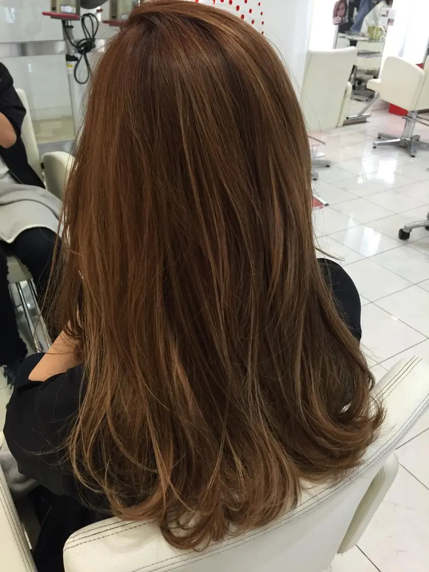 セミロング カラー ハイライトカラー ハイライト レイヤーカット ローレイヤー ヘアカラー 稲荷 友美のヘアスタイル