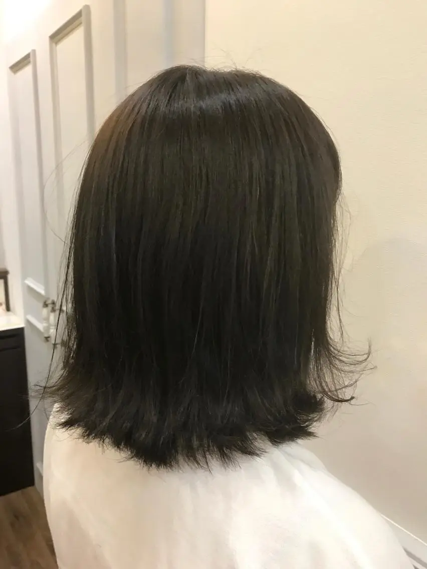 ミディアム カラー アッシュ ひろせ かなのヘアスタイル