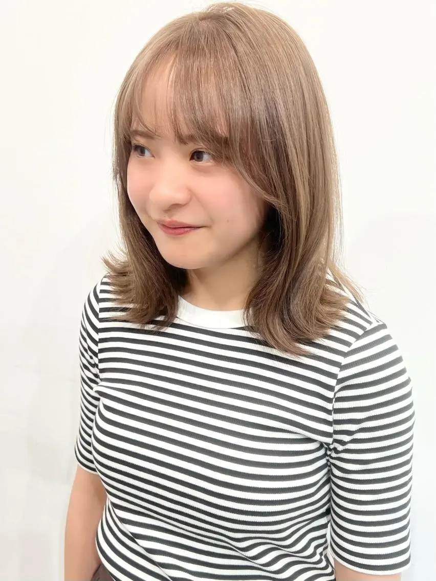 セミロング カラー ブリーチ ケアブリーチ インナーカラー 顔まわりレイヤー レイヤーカット カット ヘアカラー トリートメント HARU//原宿🤍 リピート率NO.1のヘアスタイル