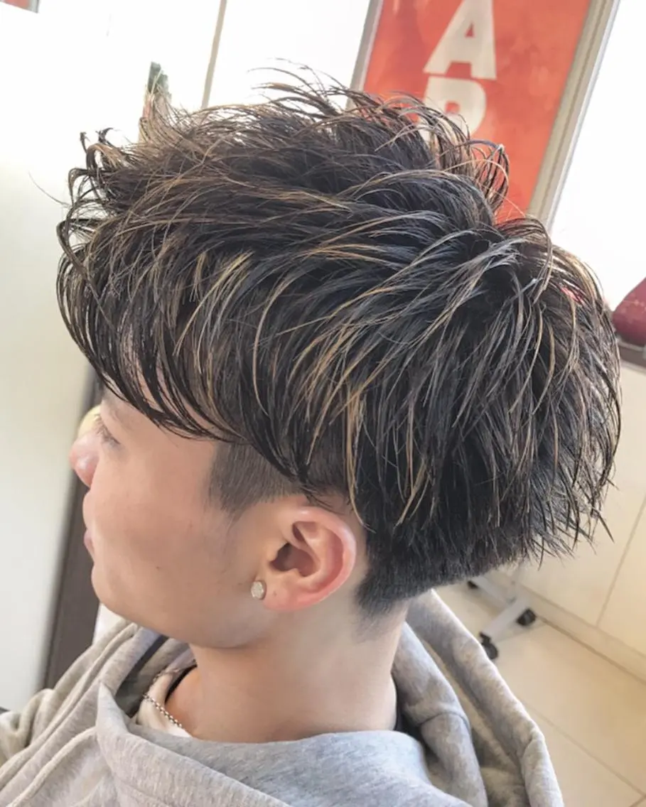 カラー ヘアアレンジ メンズ アップバング メンズハイライト ハイライトカラー 🟦横浜駅メンズパー マ｜小上馬淳司🟦のヘアスタイル