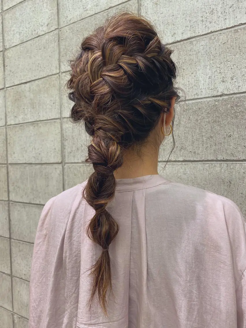 セミロング ヘアアレンジ ポルトユイ エツのヘアスタイル