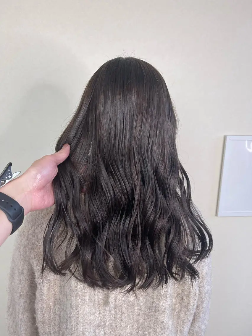 ロング カラー ブラウンカラー グレージュ ハイライトカラー✨ グレージュ✨鎌倉光洋のヘアスタイル