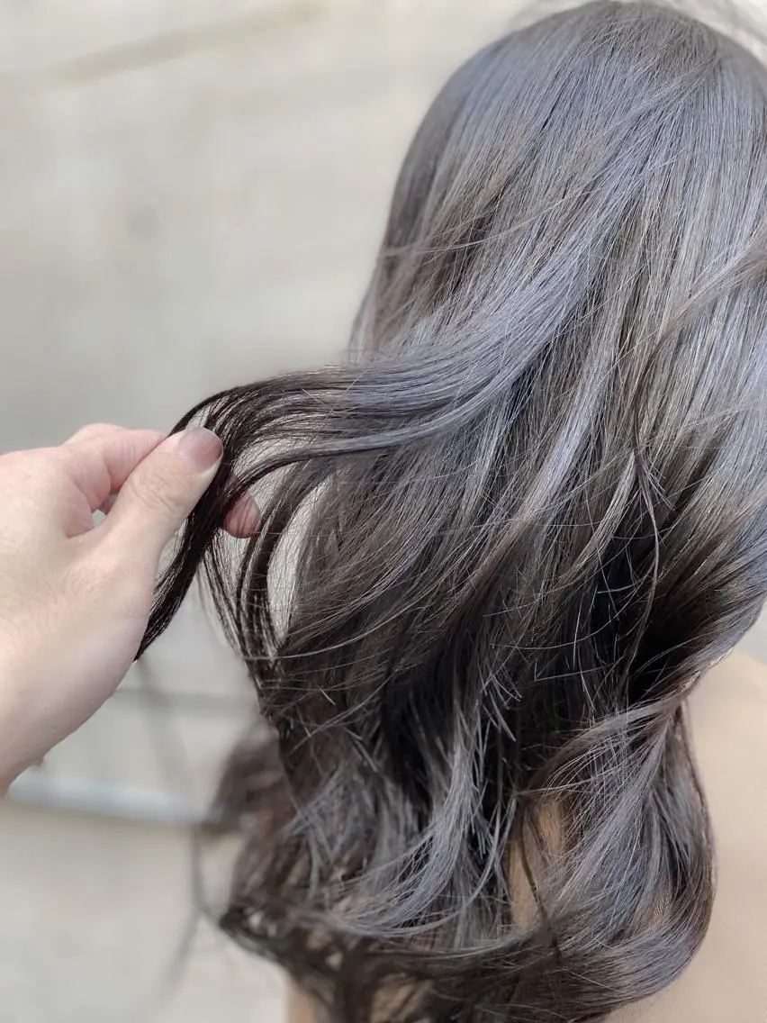 セミロング カラー グレージュ オリーブグレージュ オリーブグレー 【透明感、艶髪】西村 有司のヘアスタイル