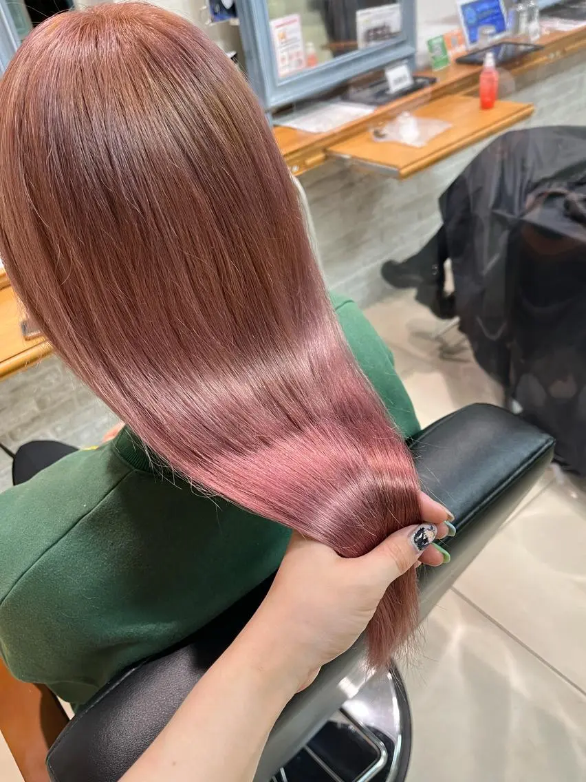 ロング カラー 透明感ハイトーン🦄 キラ🌈のヘアスタイル