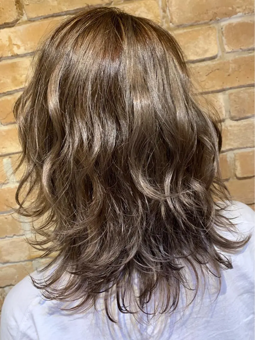ミディアム カラー グレージュ ハイライトカラー ハイライト 💜Rebre** Mayu💜のヘアスタイル