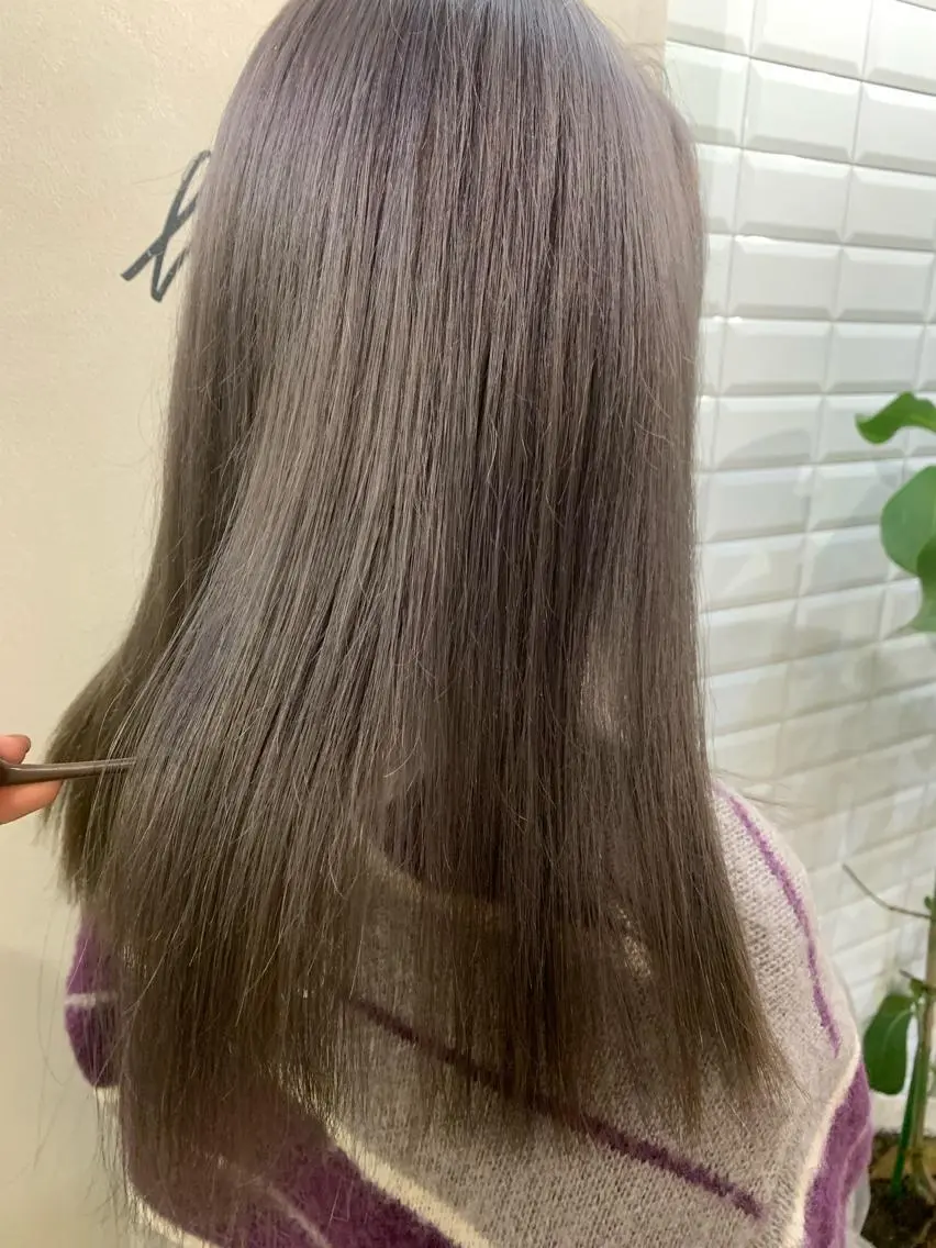 セミロング カラー ブリーチ グレージュ シルバー シルバーグレージュ カット ヘアカラー トリートメント hubhair レイヤー/透明感のヘアスタイル