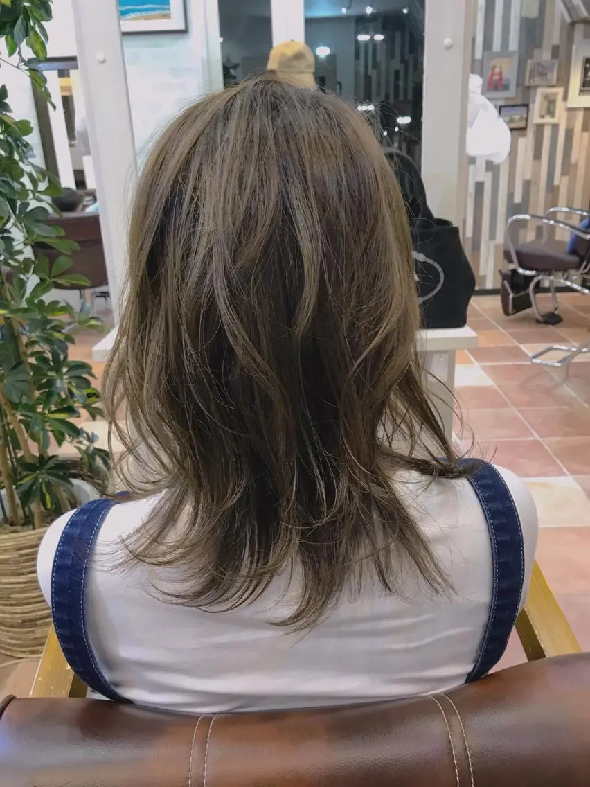 ミディアム 大澤 唯のヘアスタイル