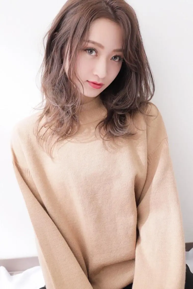 ミディアム カラー ミディアムパーマ アディクシーカラー バレイヤージュ ベージュカラー ブリーチ 隠れ家美容室 RAW TOKYO 【公式】のヘアスタイル