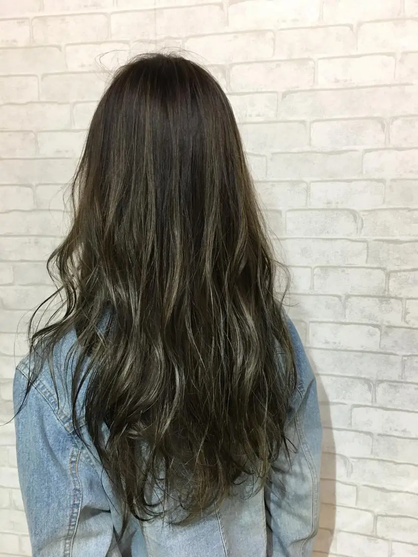ロング カラー バレイヤージュ ブリーチ ダブルカラー イヤリングカラー ハイライトカラー カット ヘアカラー 河原 亮のヘアスタイル