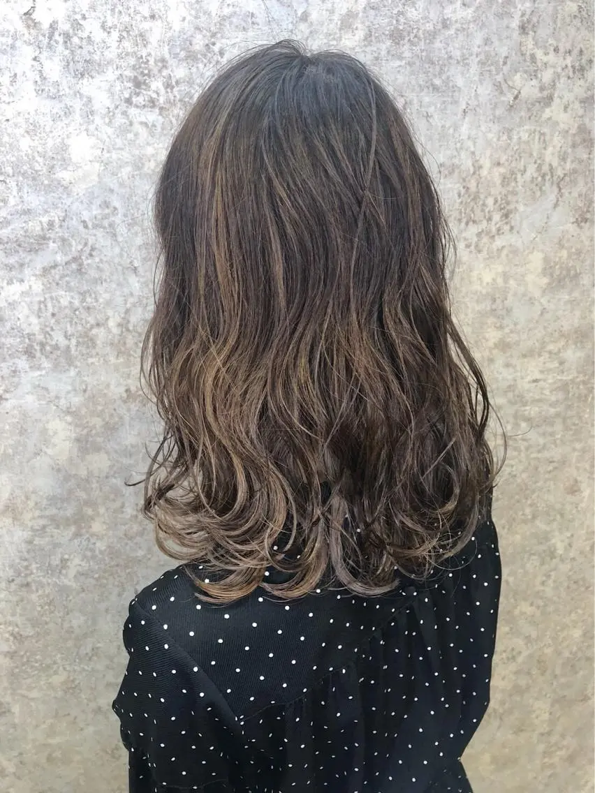ミディアム カラー グラデーションカラー ハイライトカラー ハイライト Blanco Color&Careのヘアスタイル
