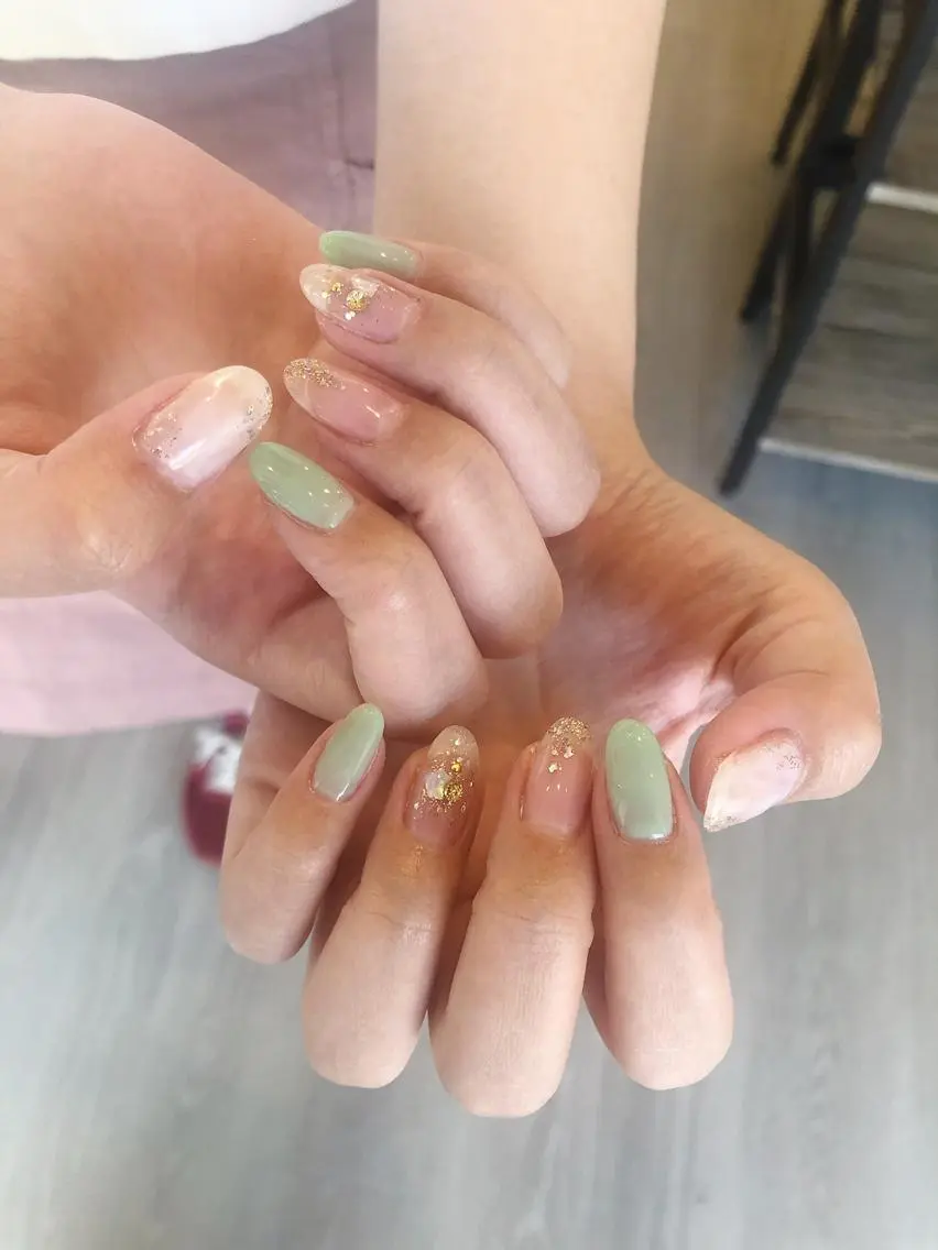 ネイル クリアネイル グリーン ニュアンスネイル ハンドネイル 【岐阜💅🏻】 オトナ可愛い🤍🪄のネイルデザイン