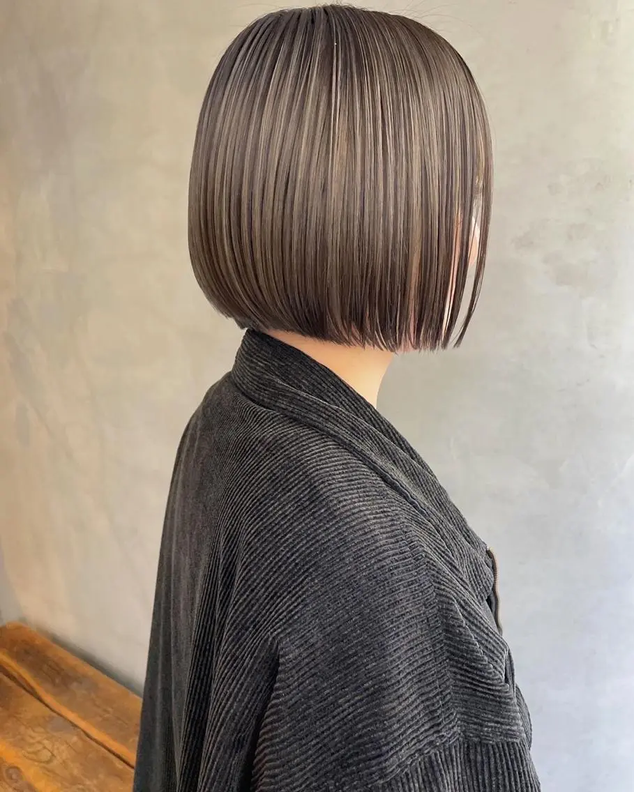 ミディアム om's poka 伊藤百花のヘアスタイル