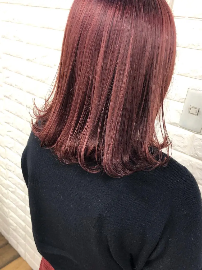 ミディアム カラー 切りっぱなしボブ ブリーチ ケアブリーチ ピンクカラー ピンクパープル カット ヘアカラー トリートメント famille ファミーユのヘアスタイル