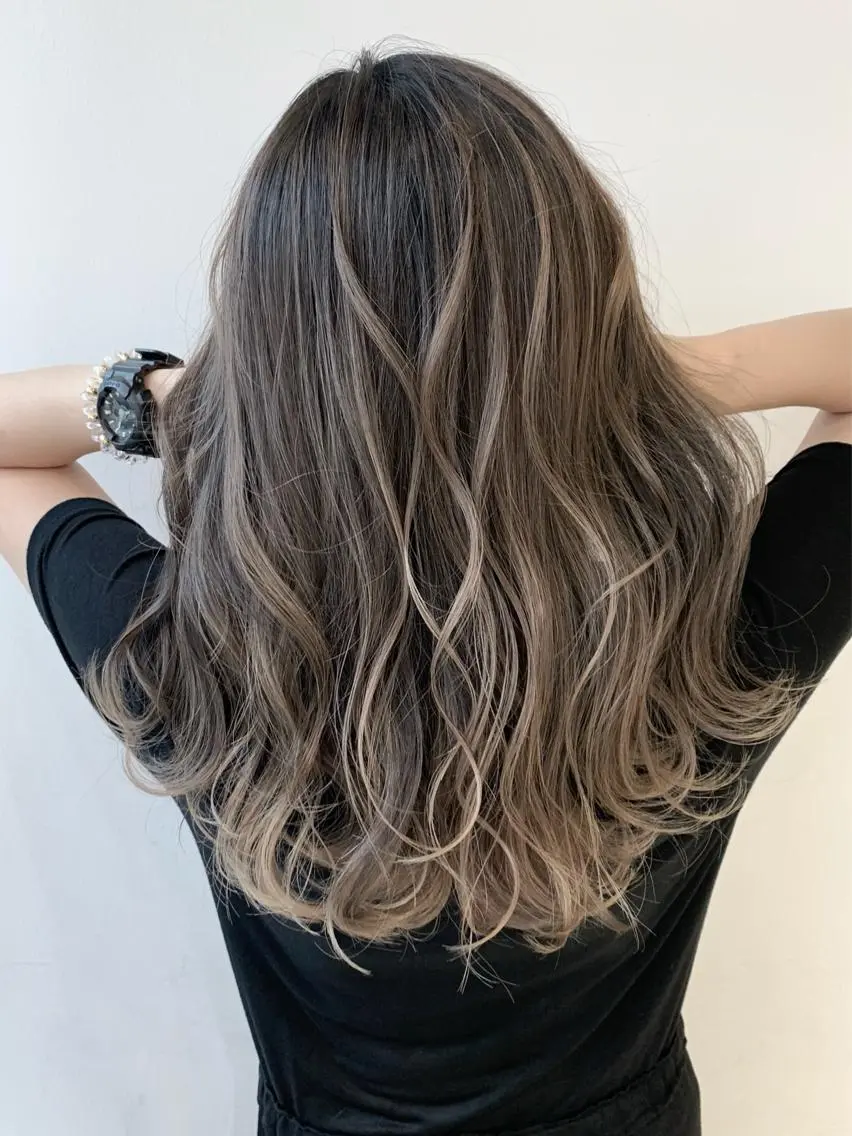 ロング カラー ヘアアレンジ ベージュカラー グラデーションカラー ハイライトカラー くせ毛 外国人風カラー 阿部 圭悟のヘアスタイル