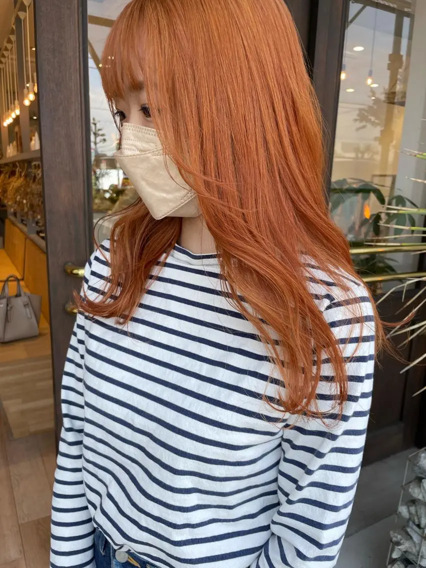 ロング カラー オレンジ 比嘉 千咲のヘアスタイル