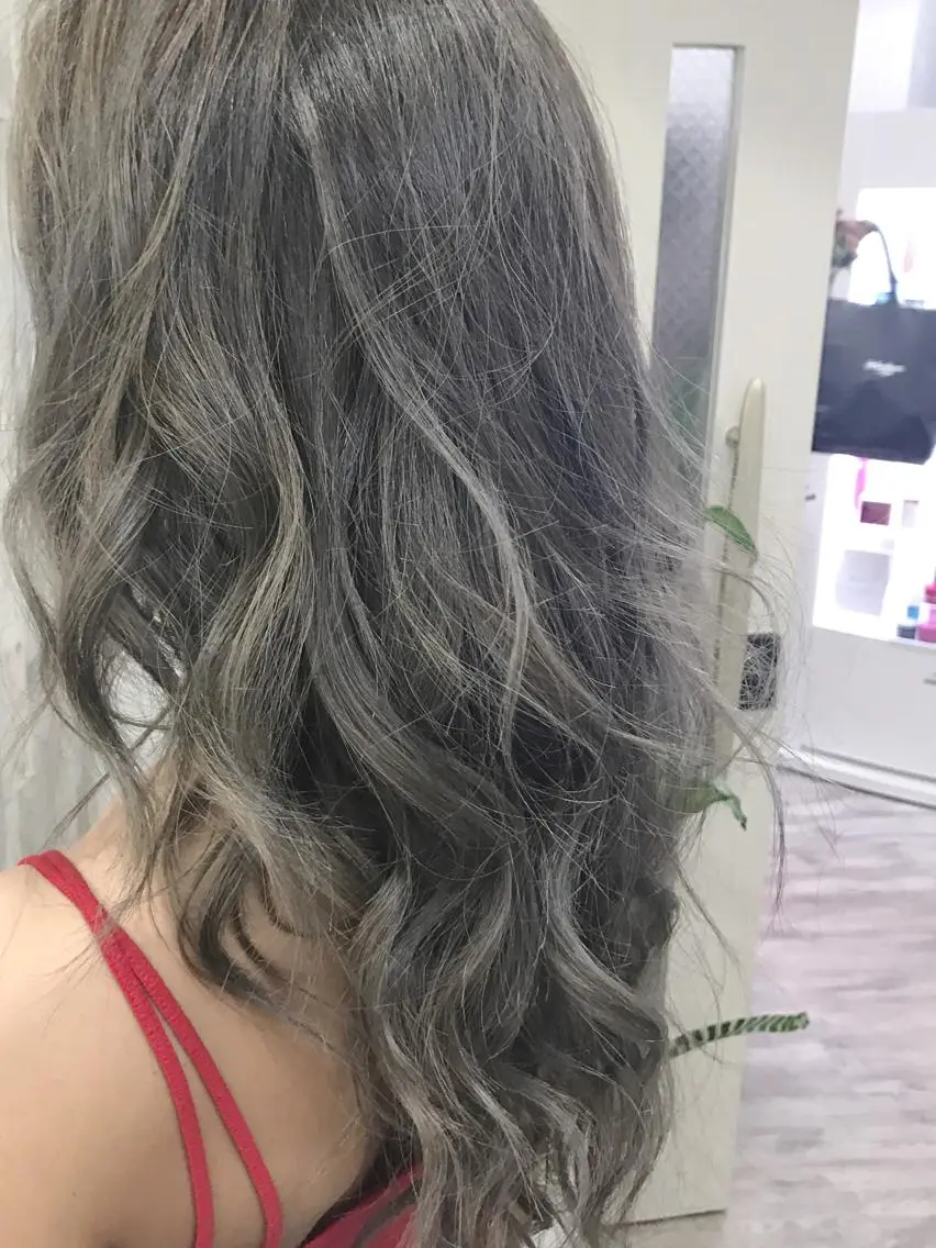 セミロング カラー 艶髪🫧髪質改善 縮毛矯正✨影山湧市のヘアスタイル