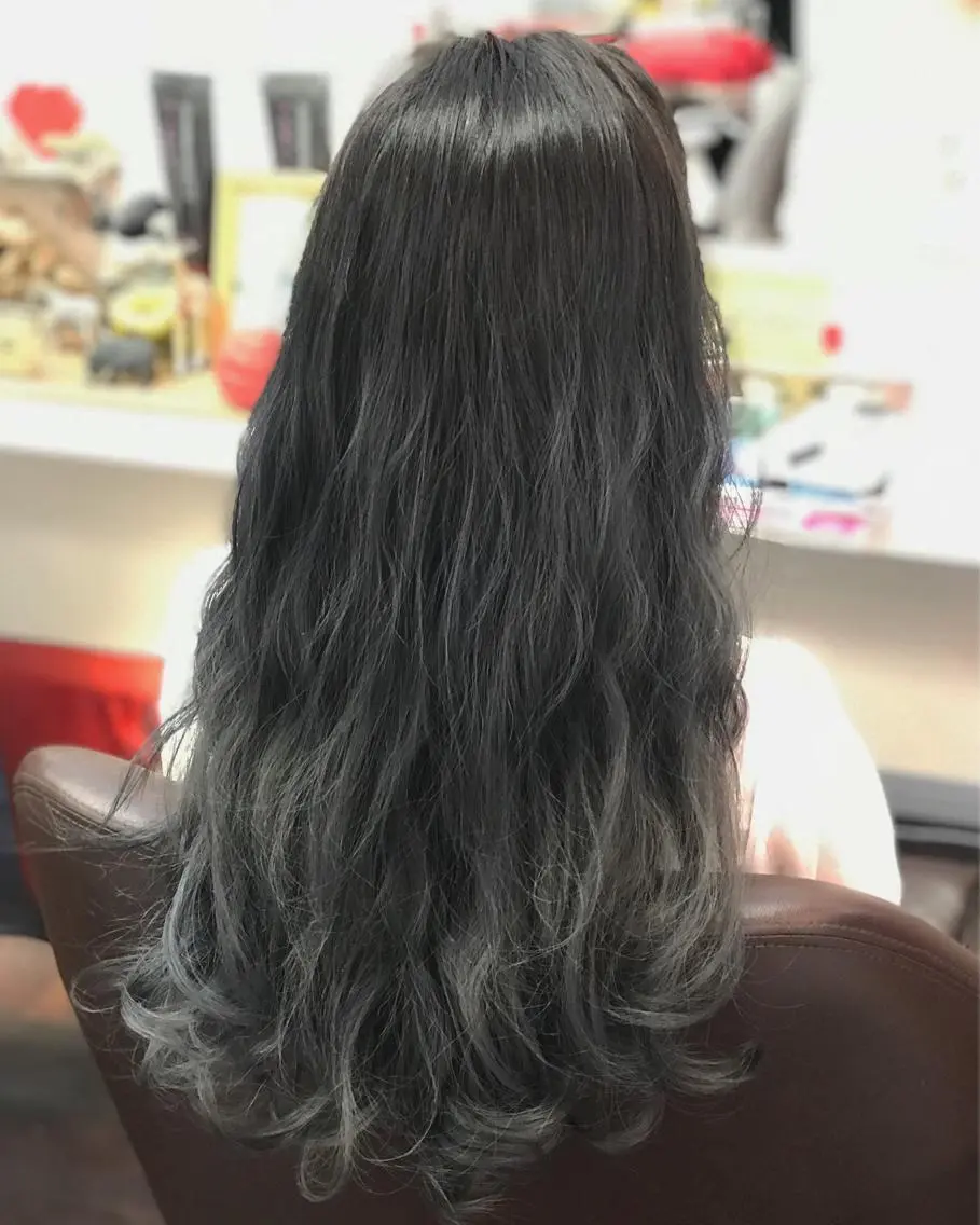 ロング カラー 岩谷/ブリーチ 🪽透明感カラーのヘアスタイル