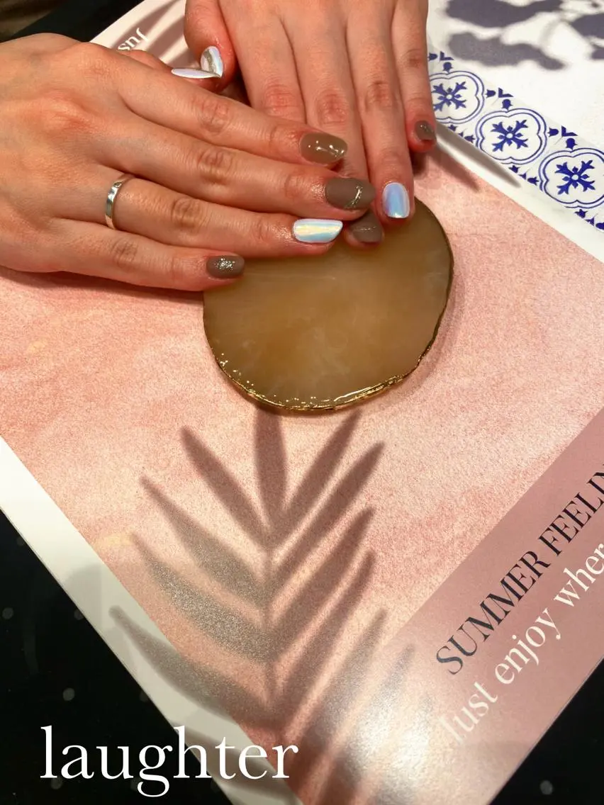 ネイル オーロラネイル ミラーネイル 春ネイル ハンドネイル laughter nailのネイルデザイン