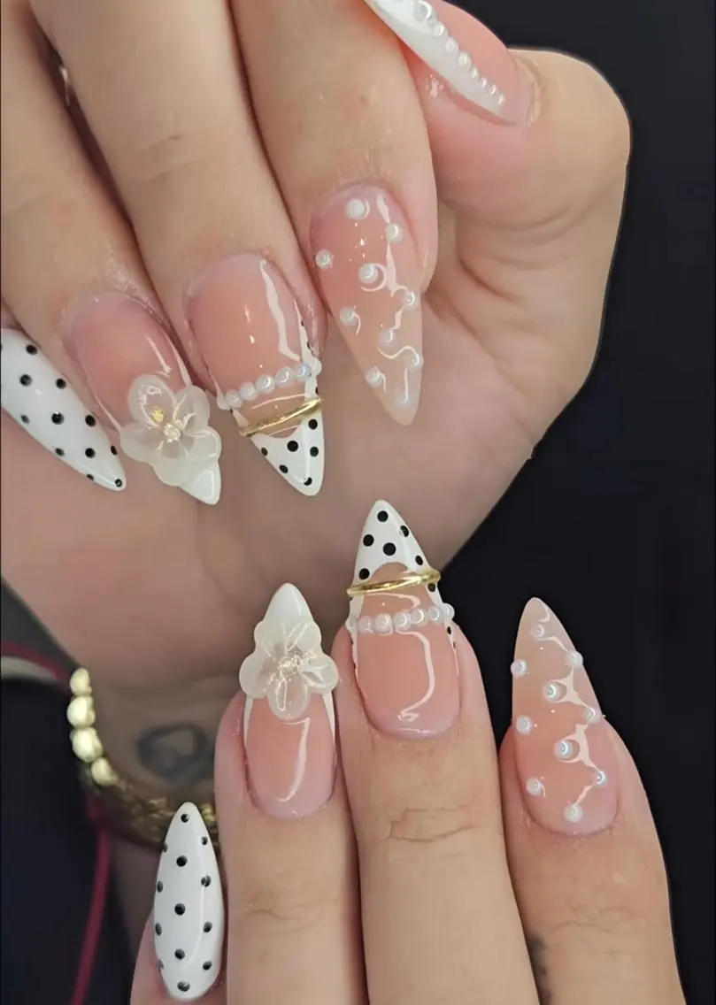 ネイル ブルー 長さ出し フラワーネイル キラキラネイル 水色 ハンドネイル Umee Nailのネイルデザイン