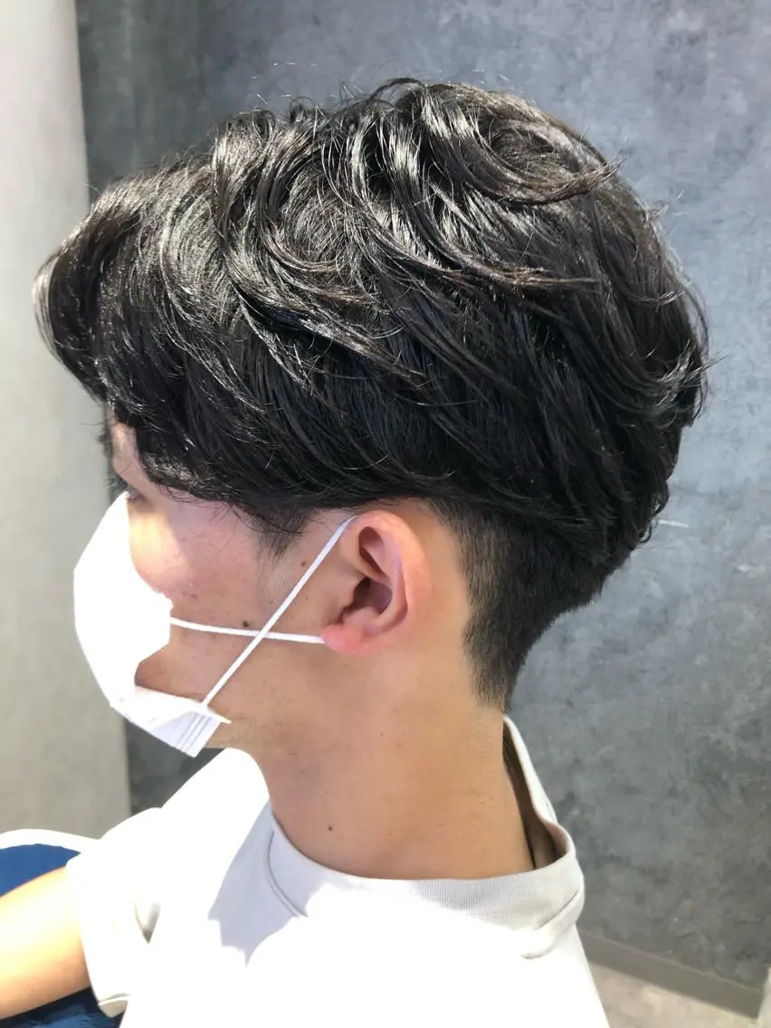 パーマ メンズ センターパート メンズパーマ カット パーマ トリートメント Noyヨシモト ヒロトのヘアスタイル