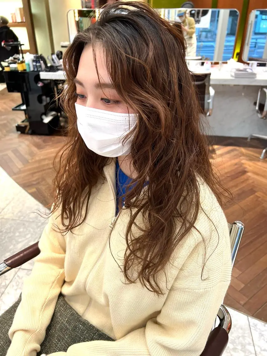 セミロング パーマ tokute Takahashiのヘアスタイル