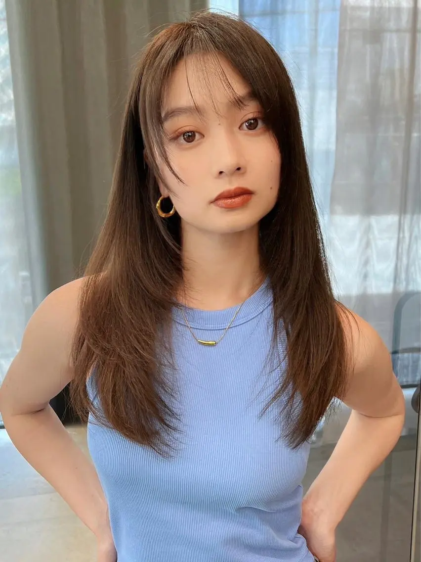 ロング 伊藤 莉奈　韓国ヘアのヘアスタイル