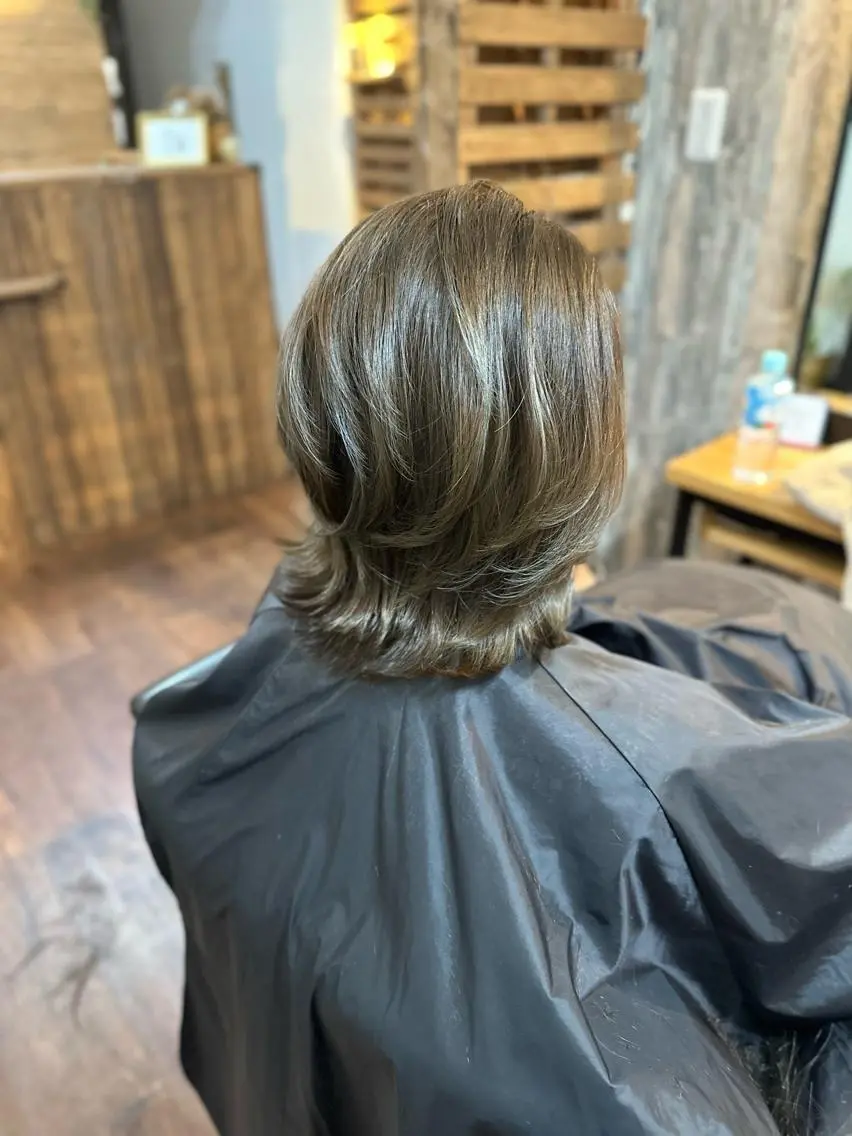 ミディアム カラー レイヤーカット カット ヘアカラー トリートメント Luzir⭐︎ GEN⭐︎のヘアスタイル