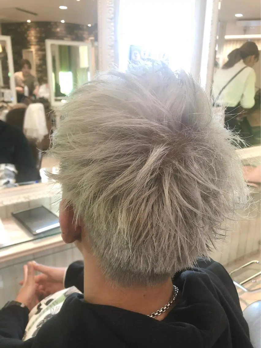 カラー メンズ メンズブリーチ ブリーチ メンズパーマ特化🔥 ツイスパ/シャドウのヘアスタイル