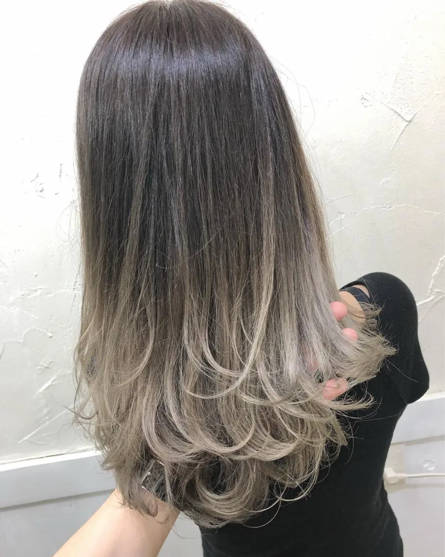 セミロング Loob.TOKYO MIYA🌈のヘアスタイル