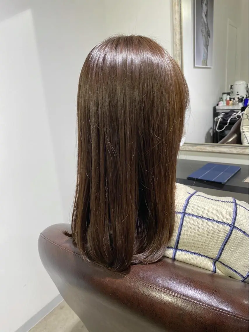 セミロング カラー 根本 真奈のヘアスタイル