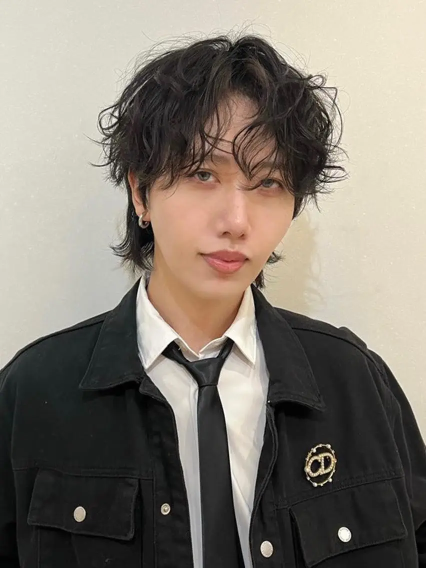 メンズ メンズパーマ 韓国ヘア レイヤーカットのヘアスタイル
