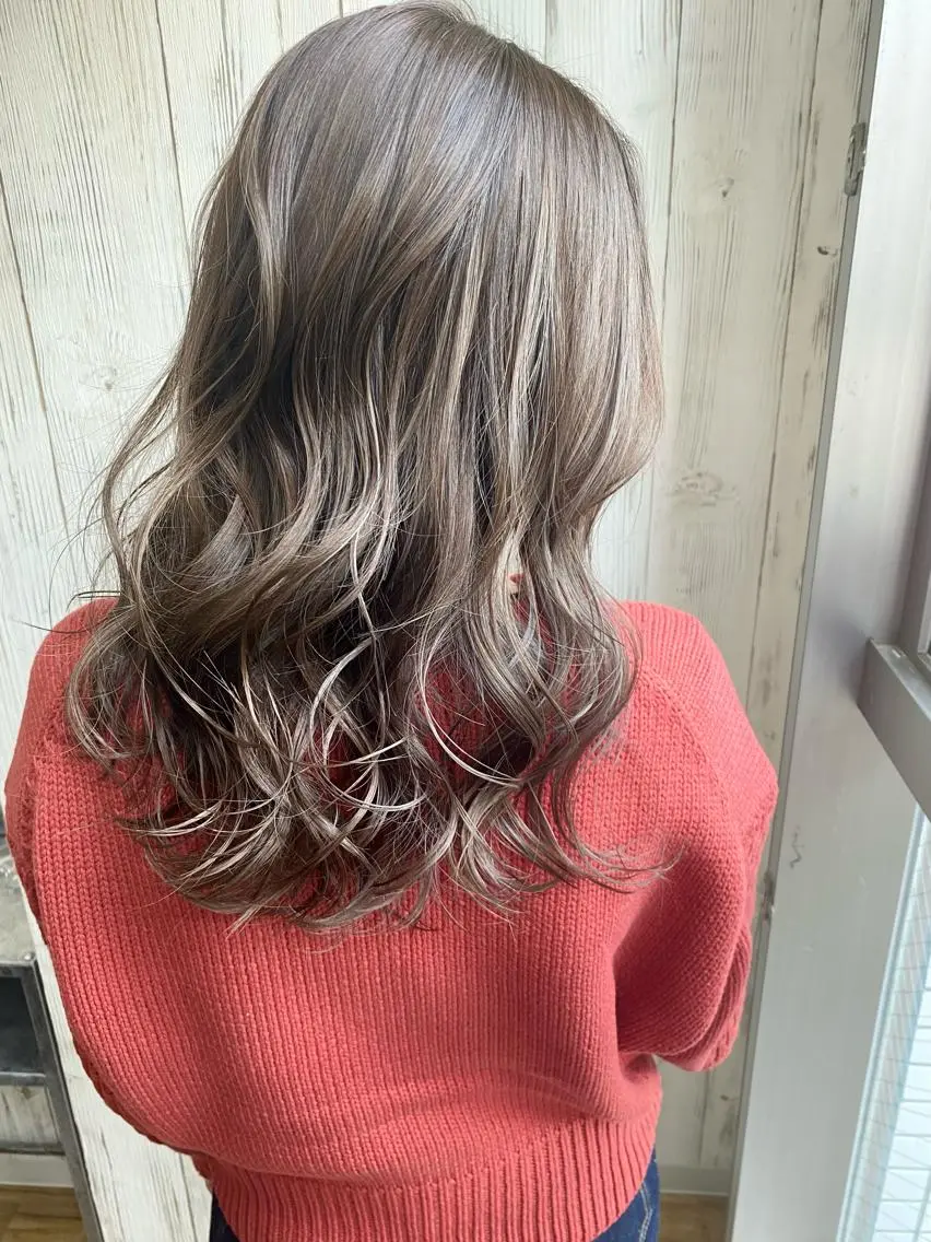 セミロング カラー ヘアアレンジ ネイル マツエク・マツパ インナーカラー くびれヘア 外国人風カラー 学生 レイヤーカット ヘアカラー 夜23時まで予約🉑 reverieあきらのヘアスタイル
