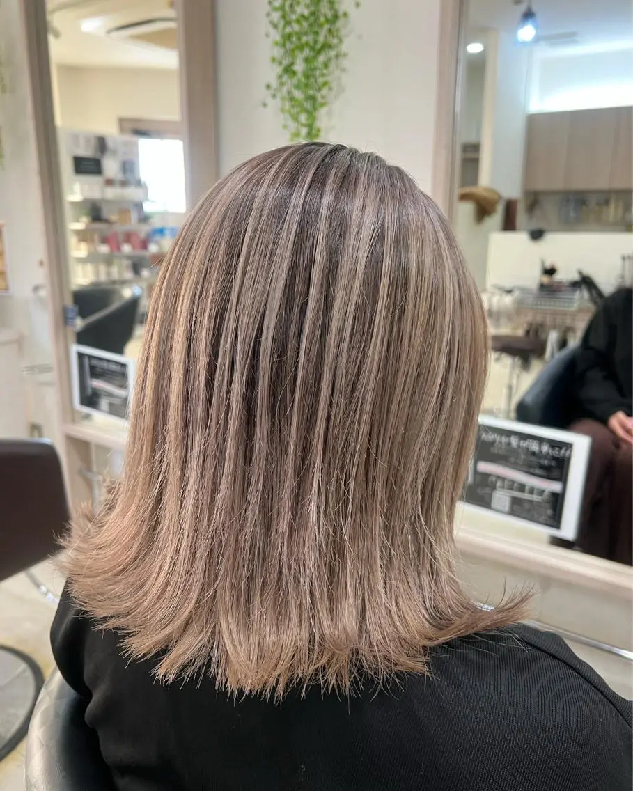 ミディアム カラー バレイヤージュ レイヤーカット ヘアカラー トリートメント KR2S× 亜以加のヘアスタイル