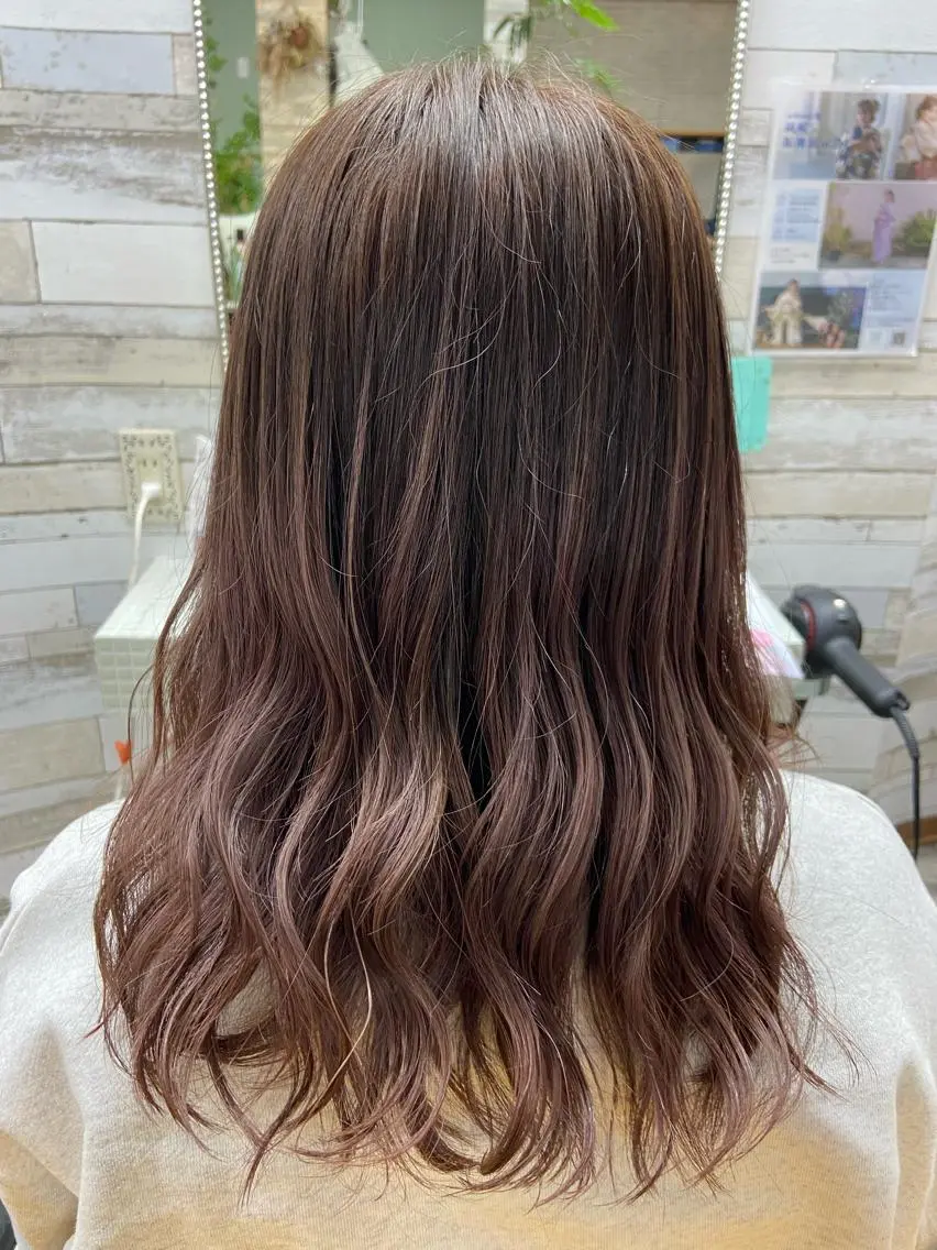 ミディアム カラー ブラウンカラー バイオレットカラー バイオレットブラウン カット ヘアカラー トリートメント 大坪 拓斗のヘアスタイル