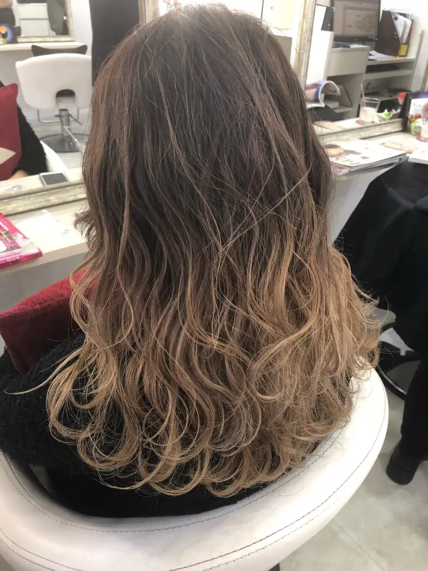 セミロング カラー 髪質改善 中川 翔のヘアスタイル