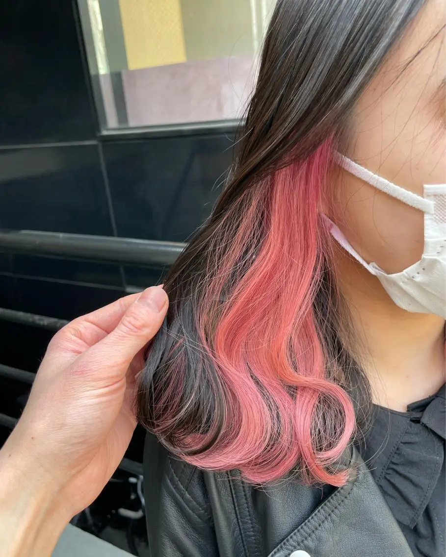 ミディアム カラー ブリーチ インナーカラー ピンクカラー カット ヘアカラー 溝口 恭章のヘアスタイル