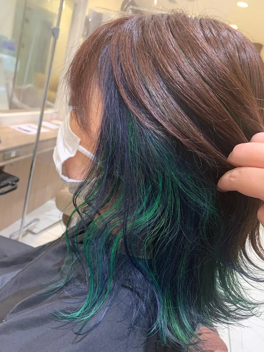 ミディアム カラー ブルーカラー インナーカラー 渡部 恭子のヘアスタイル