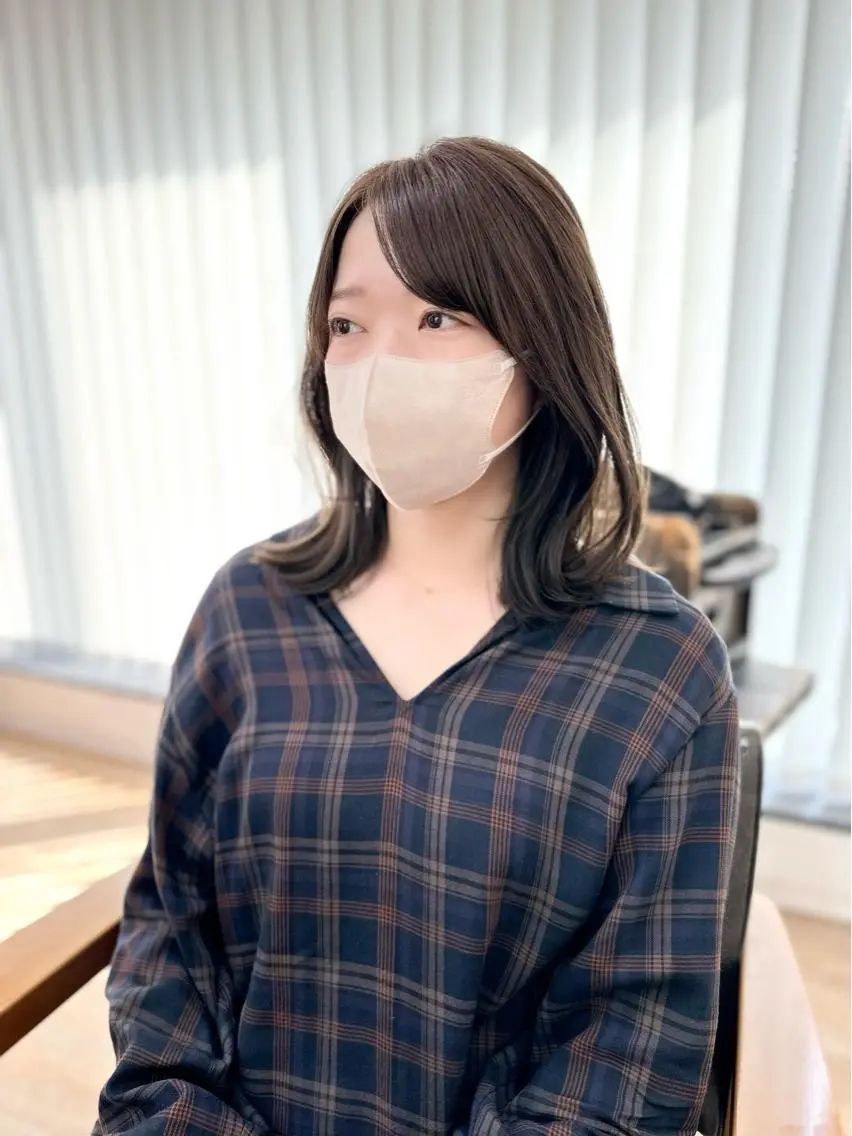 ミディアム カラー パーマ ヘアアレンジ メンズ キッズ ネイル マツエク・マツパ アイブロウ 似合せレイヤー／ 柔らか透明感カラーのヘアスタイル