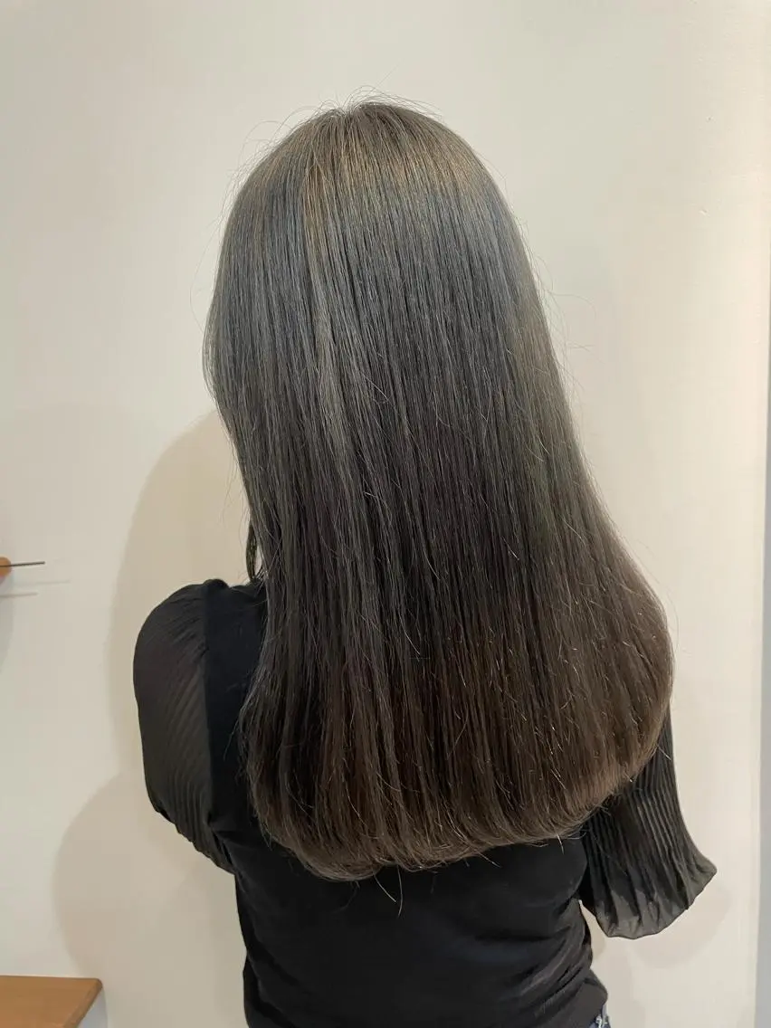 ロング カット ヘアカラー トリートメント 佐々木 芽衣のヘアスタイル
