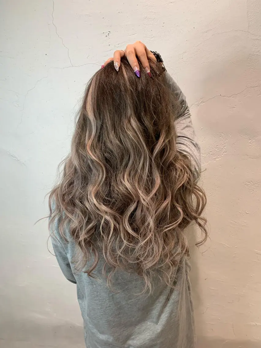 ロング カラー パーマ ヘアアレンジ まつげと眉 Meliaのマツエク・マツパデザイン