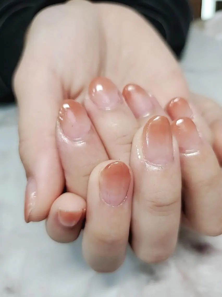 ネイル グラデーション ショートネイル ハンドネイル ネイルサロンベルティ .ひとみのネイルデザイン
