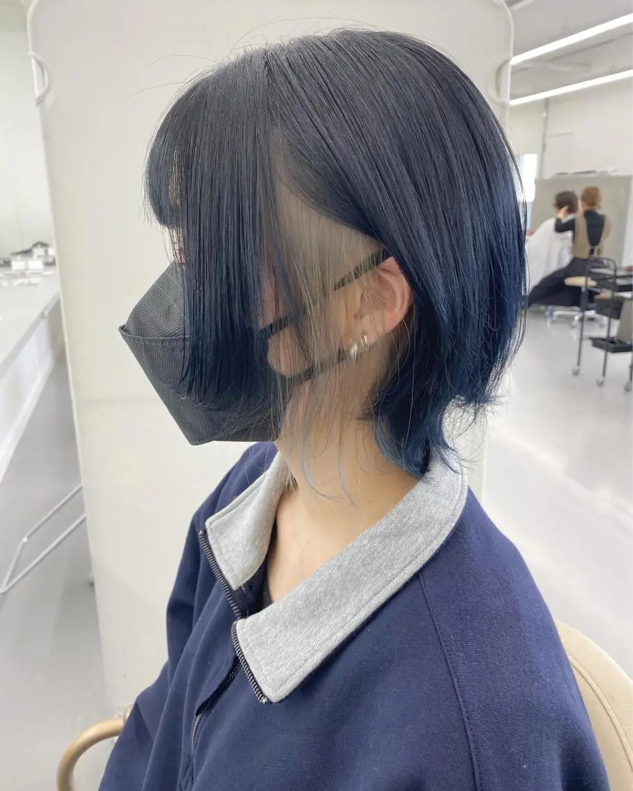ショート ショートヘア ウルフカット 丸山 純奈のヘアスタイル